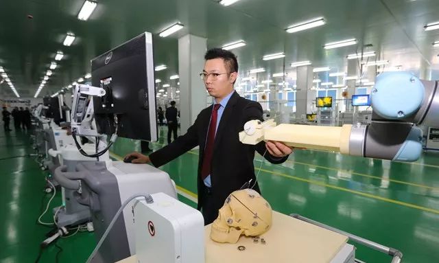 头拱地往前冲下一句,威海75个超亿元项目开工