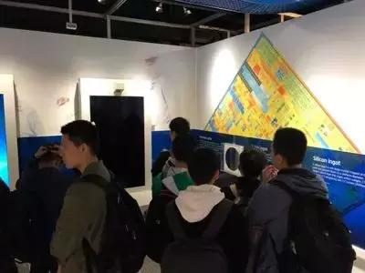 这帮人要组织去斯坦福大学玩机器人,就是价格小贵,心痛