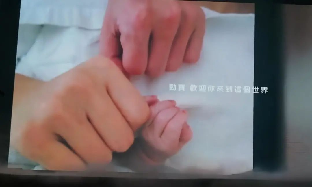 ella直播生娃够奇葩,ella被曝水中分娩