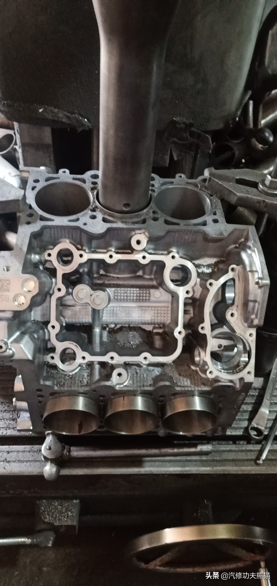 奥迪a8烧机油吗48v轻混,奥迪a8烧机油一千公里烧0.5正常吗