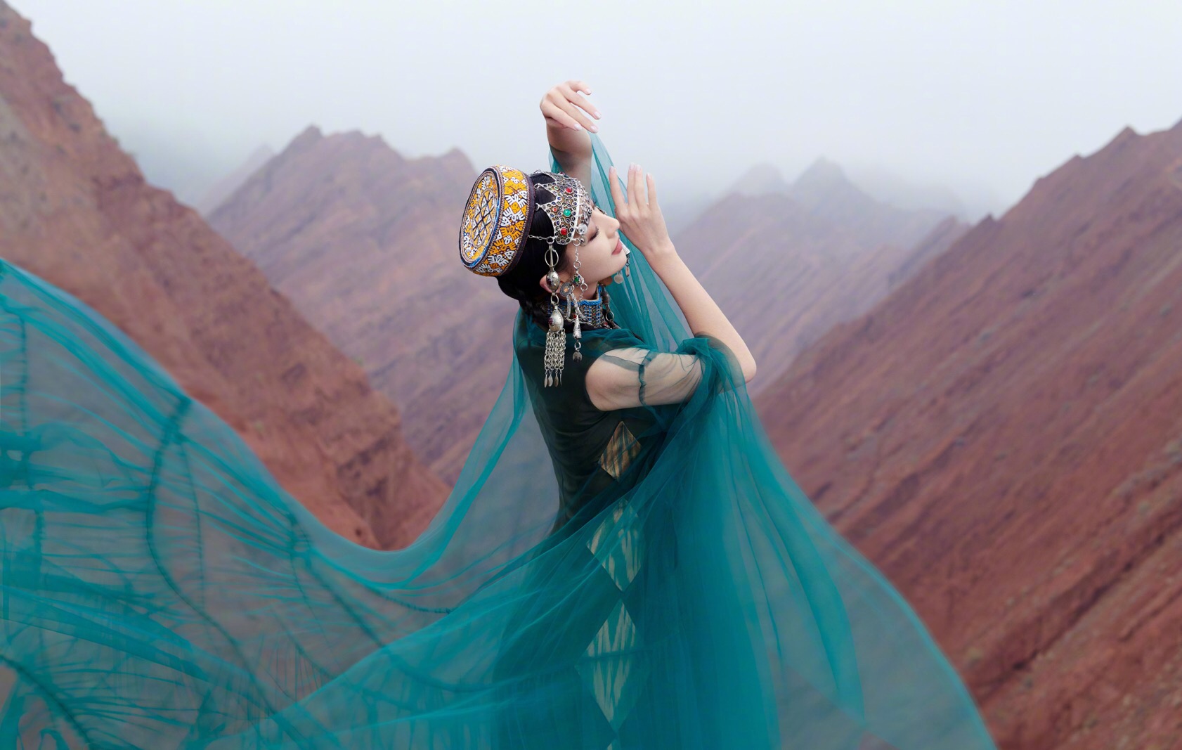 佟丽娅异域造型,佟丽娅百变写真造型气质高贵甜美