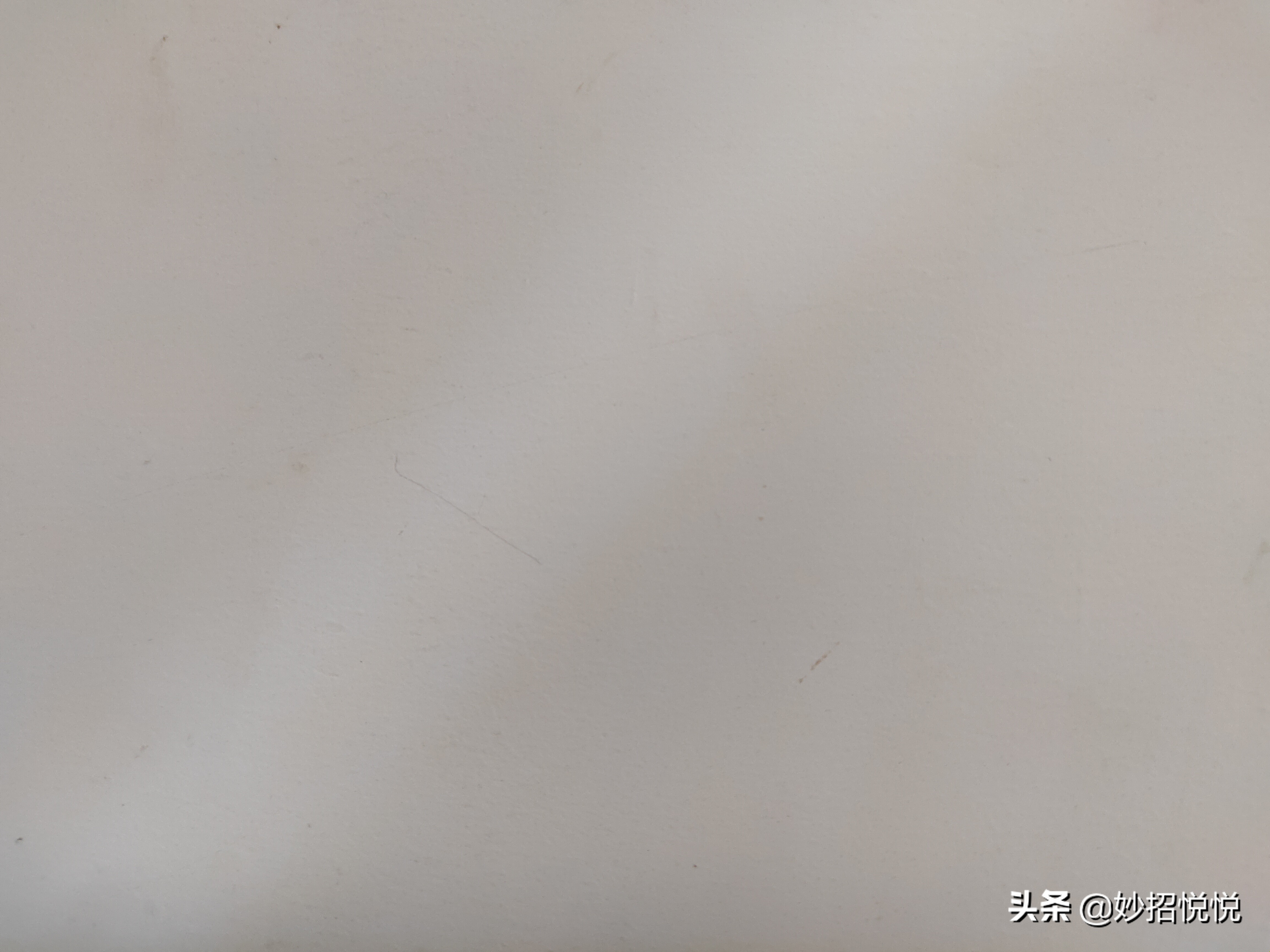 租的房子墙体返潮长霉斑怎么处理,家里墙壁快速除霉最好的方法