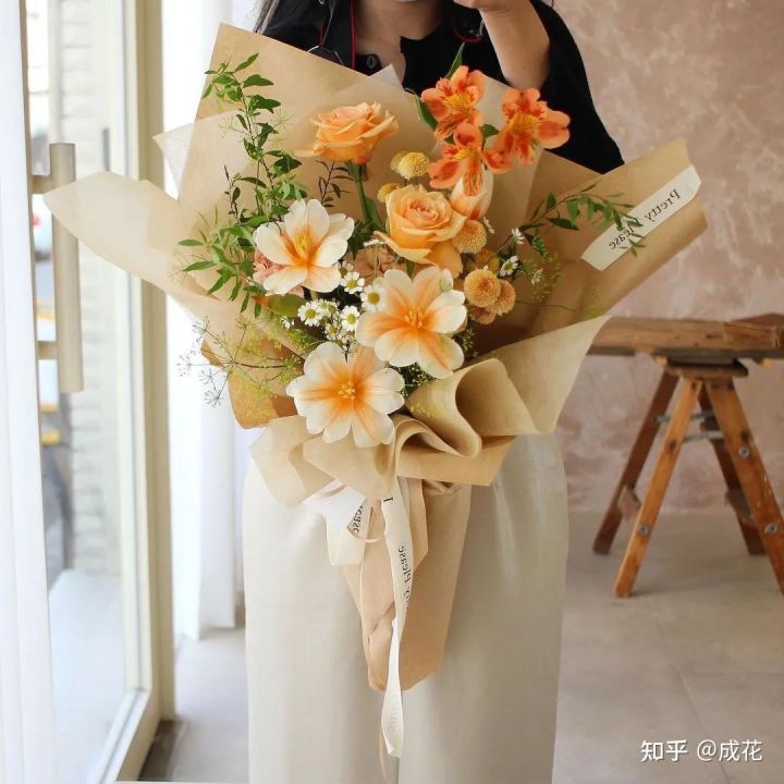 卖花包装纸选什么颜色,新手开花店怎么选择包装纸