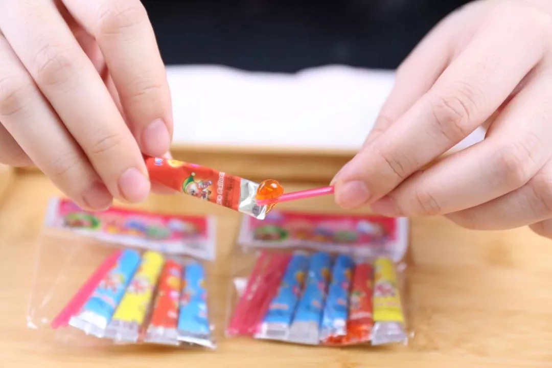 80后的童年回忆零食粘牙糖小卖部,8090后的童年回忆小零食小黄桃