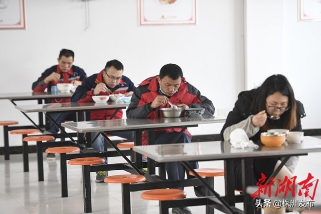 织密疫情防控网用心守护这座城,织密社区防护网筑牢疫情防控墙