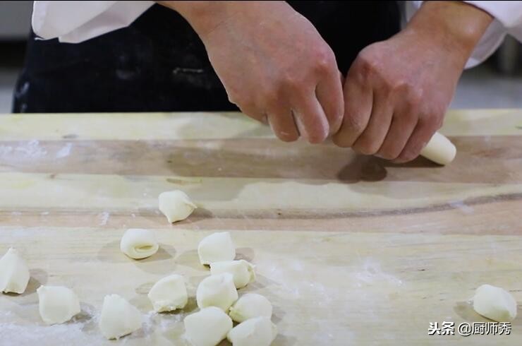 灌汤水饺的做法步骤,灌汤水饺做法全过程