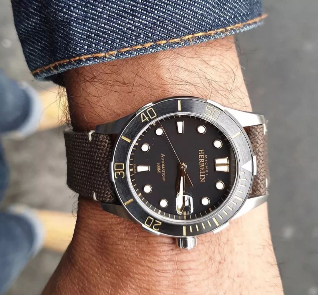 为什么很多人去买几十块钱的手表,现在年轻人有必要买手表吗