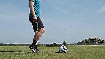 初学者学习颠球的八个建议,初学者如何学习颠球