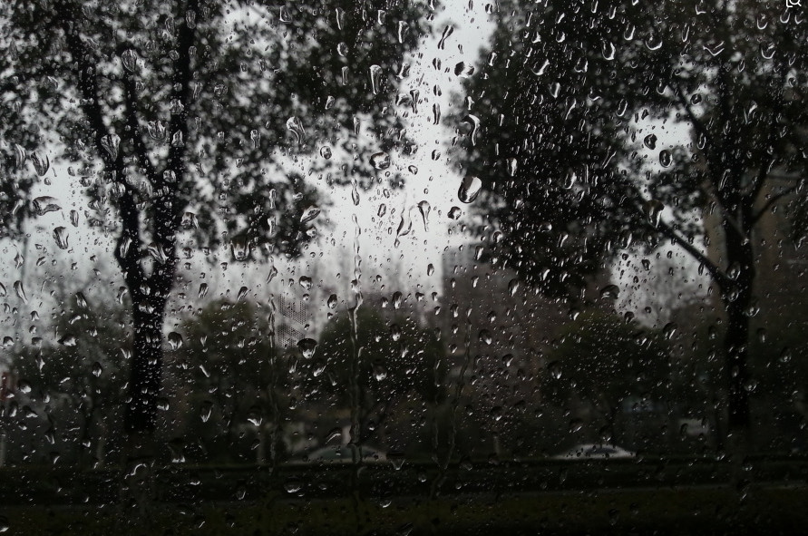 雨打墓辈辈富是迷信吗,雨打墓辈辈富怎么解释