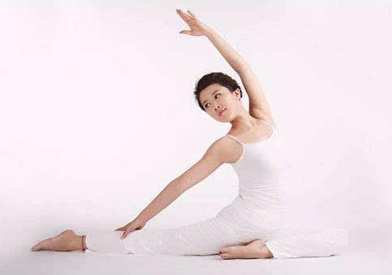 女性尿黄可能是三种病,女人笑漏尿什么原因导致的