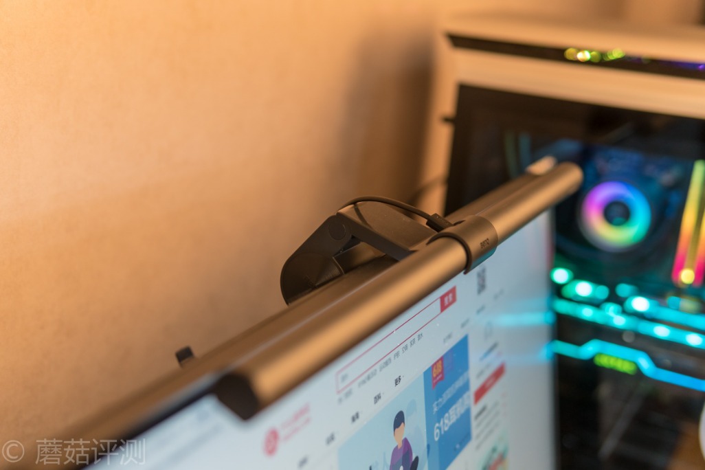 明基screenbar屏幕挂灯效果,明基显示器屏幕挂灯