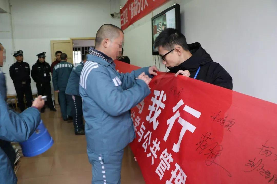 服刑人员冬天穿什么衣服,监狱服刑穿啥衣服