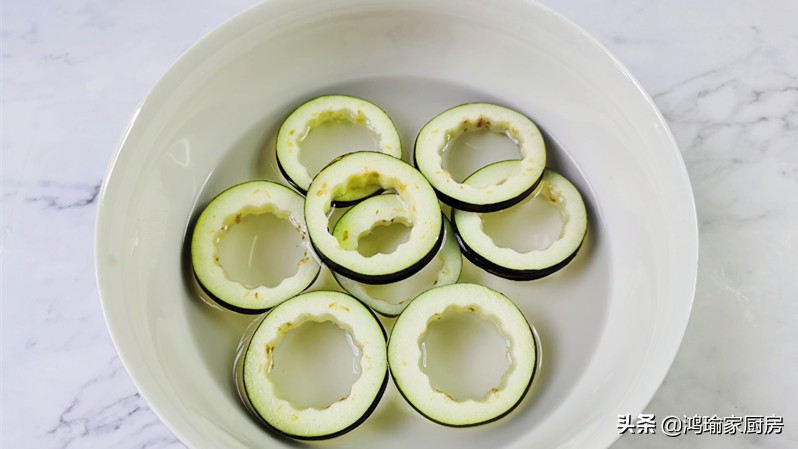 家庭版香煎茄子饼,茄子饼怎么煎最好吃