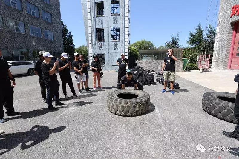 特警训练遭群众围观,特警魔鬼式训练