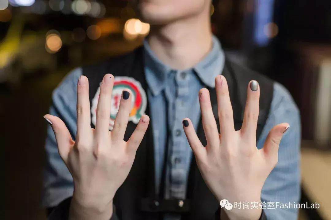 我应该给这些被骗来做美甲的男生道个歉