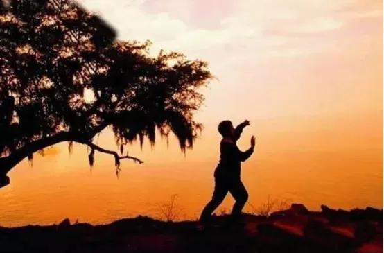 65岁大爷为了降压，晨练中风，医生：高血压患者可以做5种运动