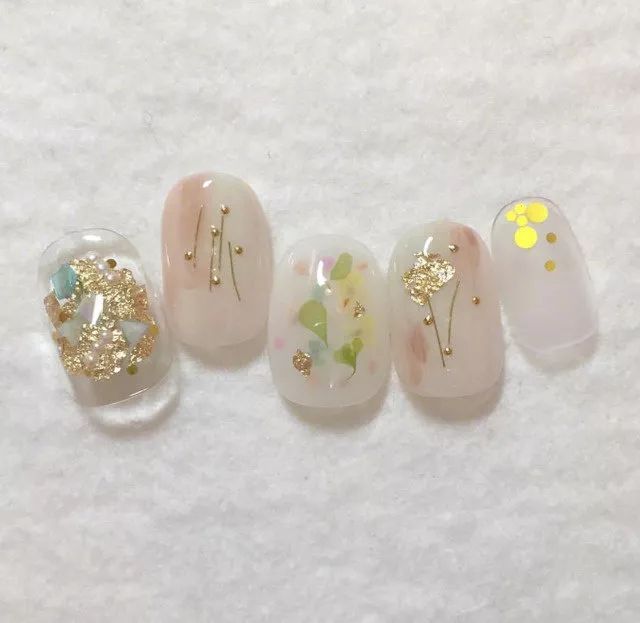 粉嫩渐变果冻唇,无美颜无滤镜的果冻甲