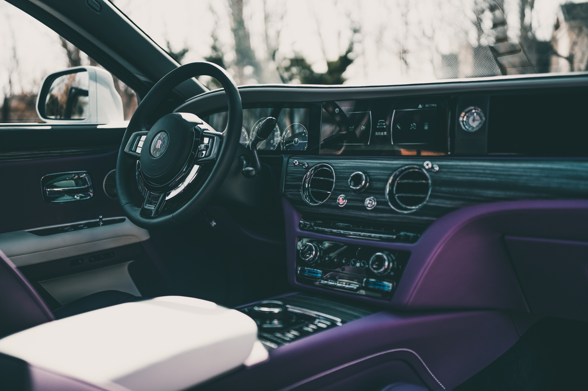 2022款劳斯莱斯古思特白色试驾,劳斯莱斯全新古思特驾驶感受