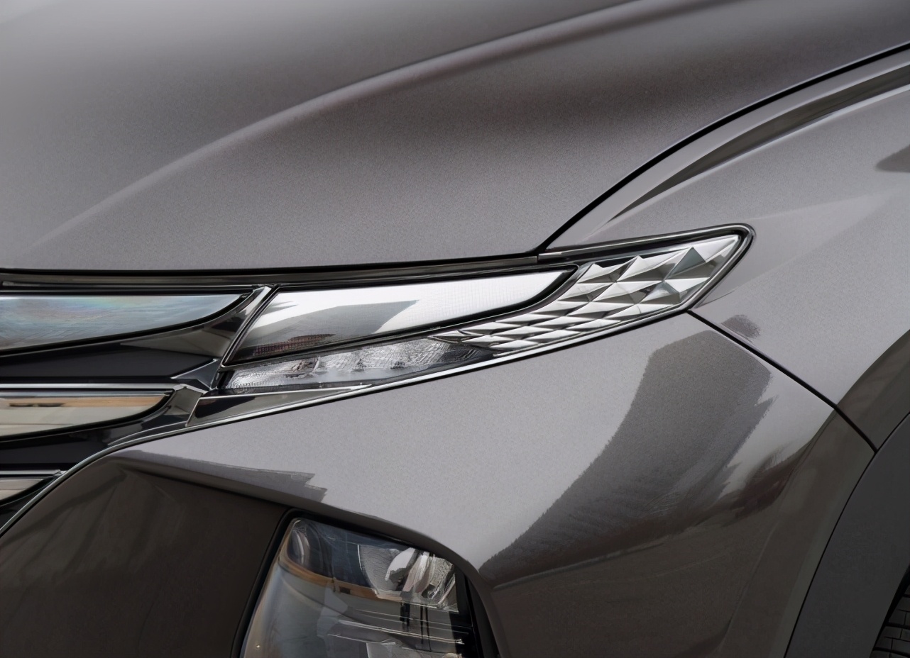 试驾途胜l1.5t8at白色,23款途胜1.5t+8at驾驶感受