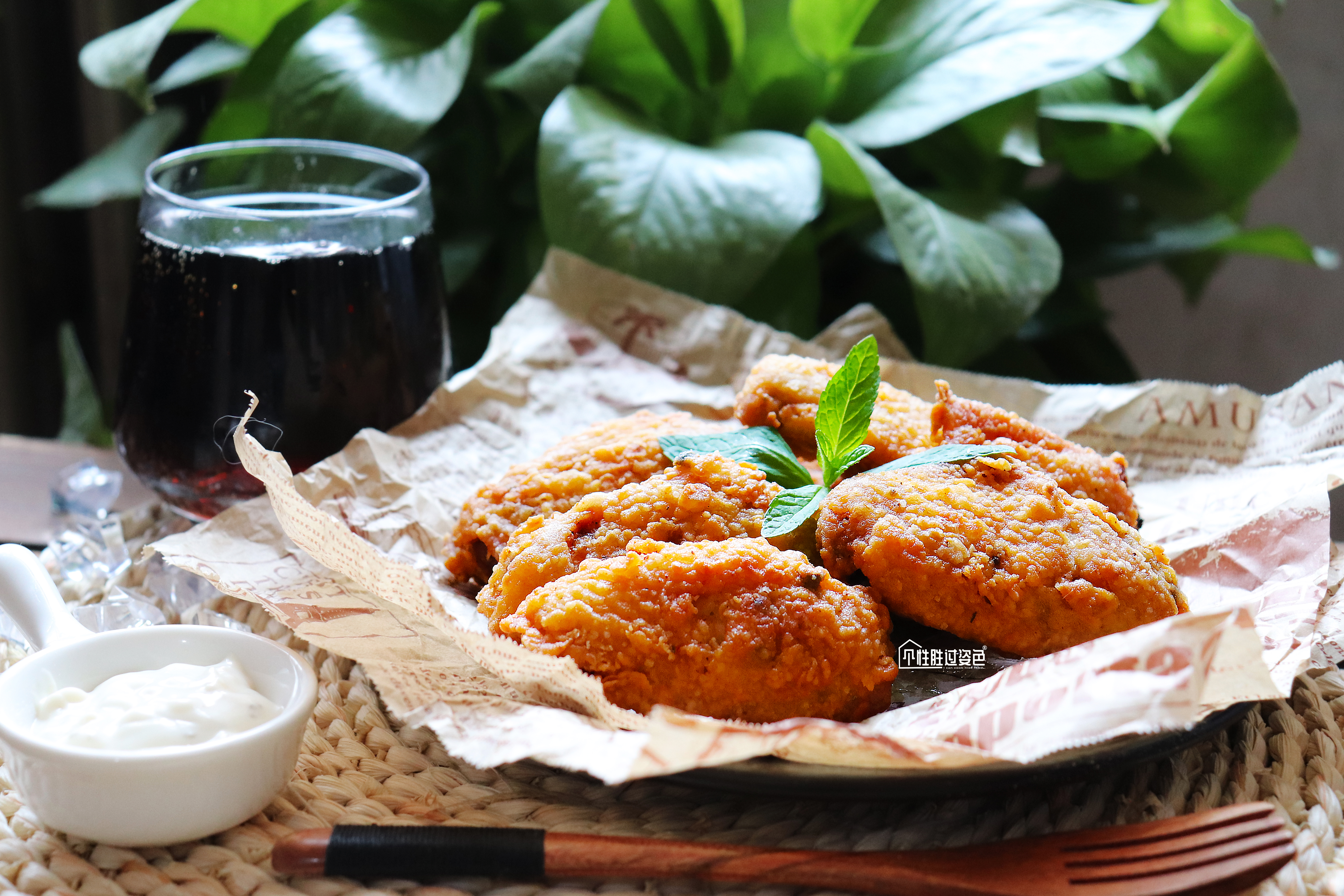 炸鸡翅面粉面包糠做法,炸鸡翅用淀粉还是面粉还是面包糠