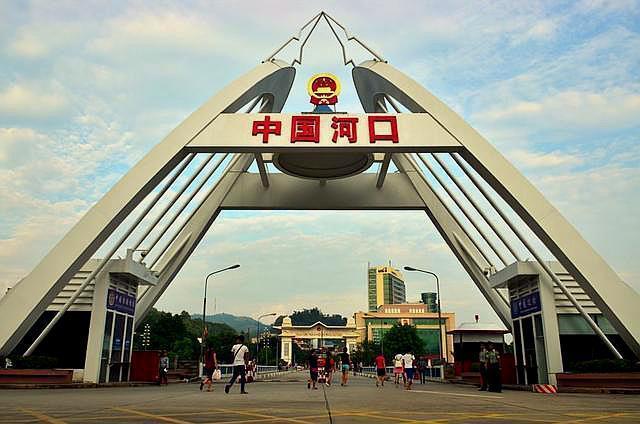 中越边境一河之隔越南美女,与越南一水之隔