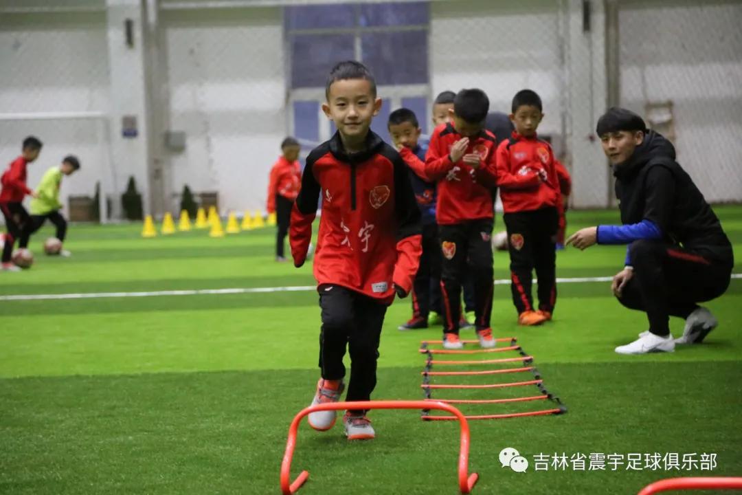 新奇之余,皆是寄望——震宇足球进驻农博园搏一搏室内足球场