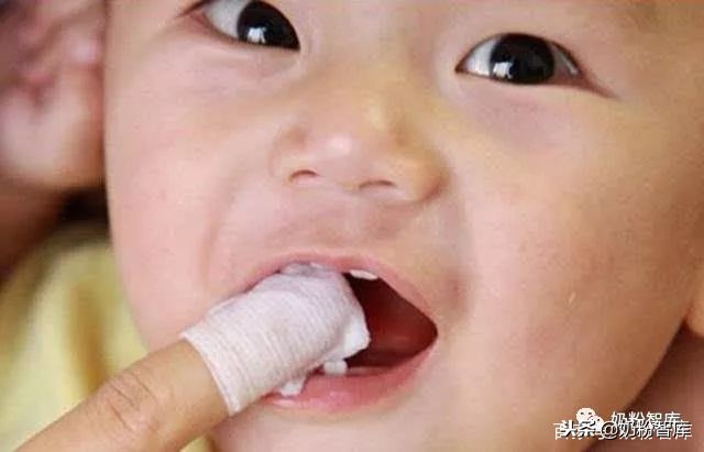 宝宝出牙缝隙大,宝宝出牙慢怎么治疗