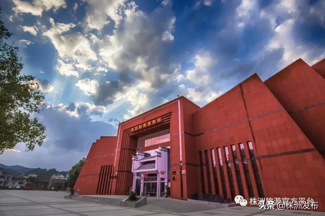 大家好，我叫炎陵，这是我的自我介绍，我想让你更懂我