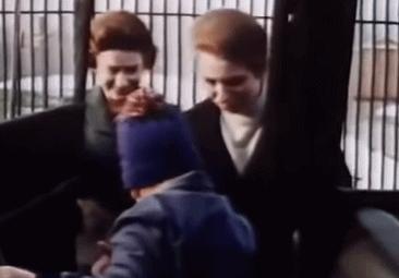 英女王下令封杀50年！王室私生活*片禁**遭泄露，百万人在线吃瓜