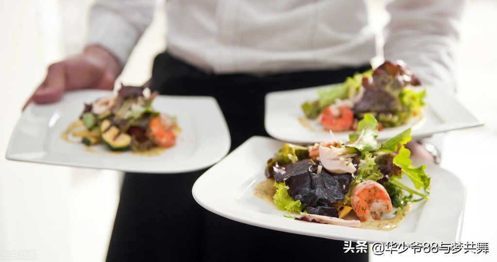 餐馆遇到退菜怎么处理,想退菜服务员说在做怎么办