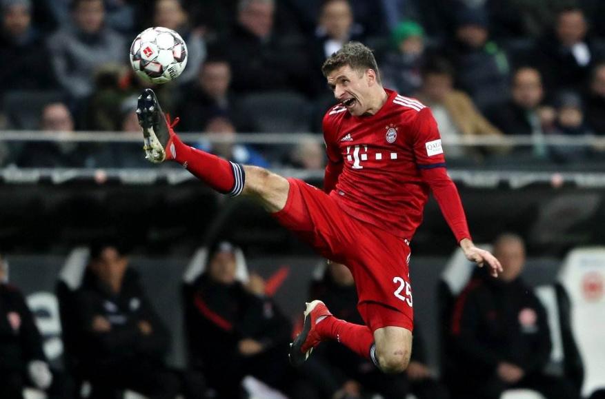 莱万德国杯帽子戏法拜仁,德国足球先生集锦