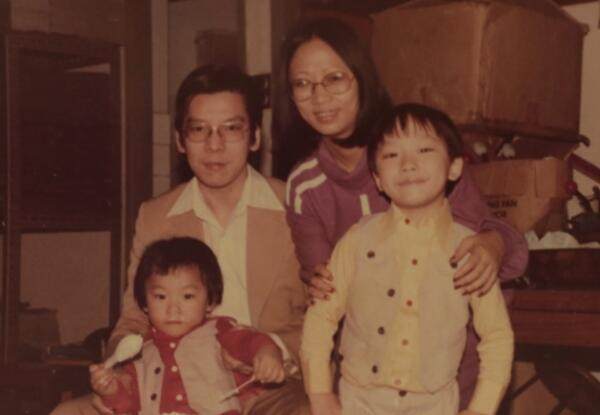 向华强和向华胜是兄弟吗,向华强和向华胜之间关系如何