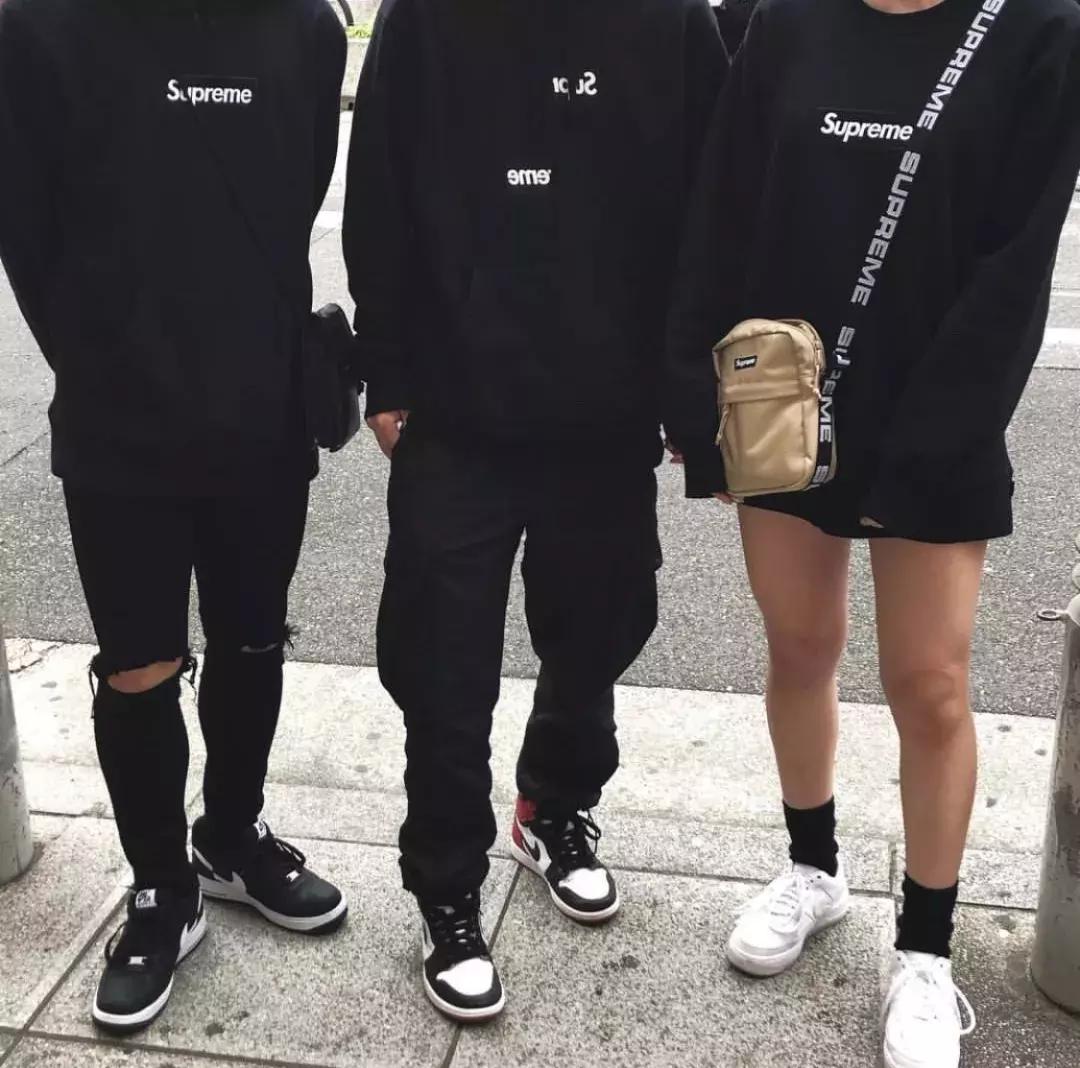 穿着大logo的衣服,穿大logo的衣服就很土吗