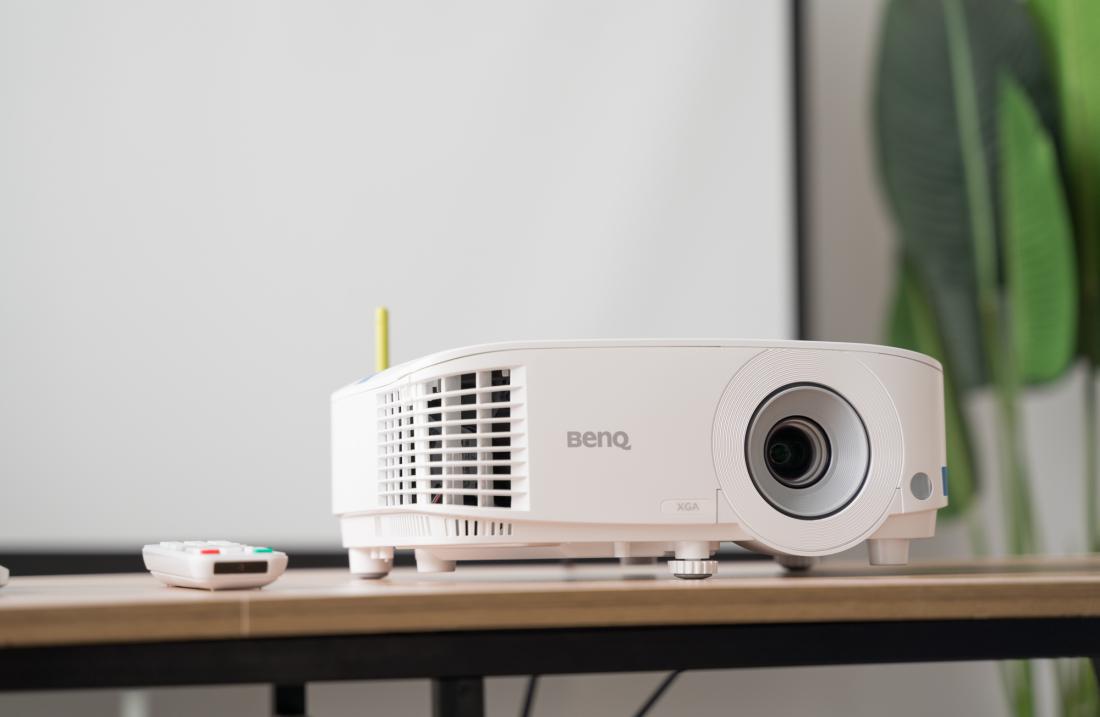 明基e520办公投影仪轻体验,明基智能商务投影机e540