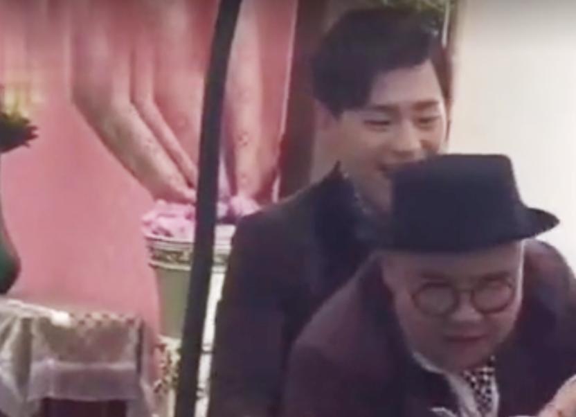 邓伦片场拍戏笑场，却不小心连说两句脏话！粉丝：好Man