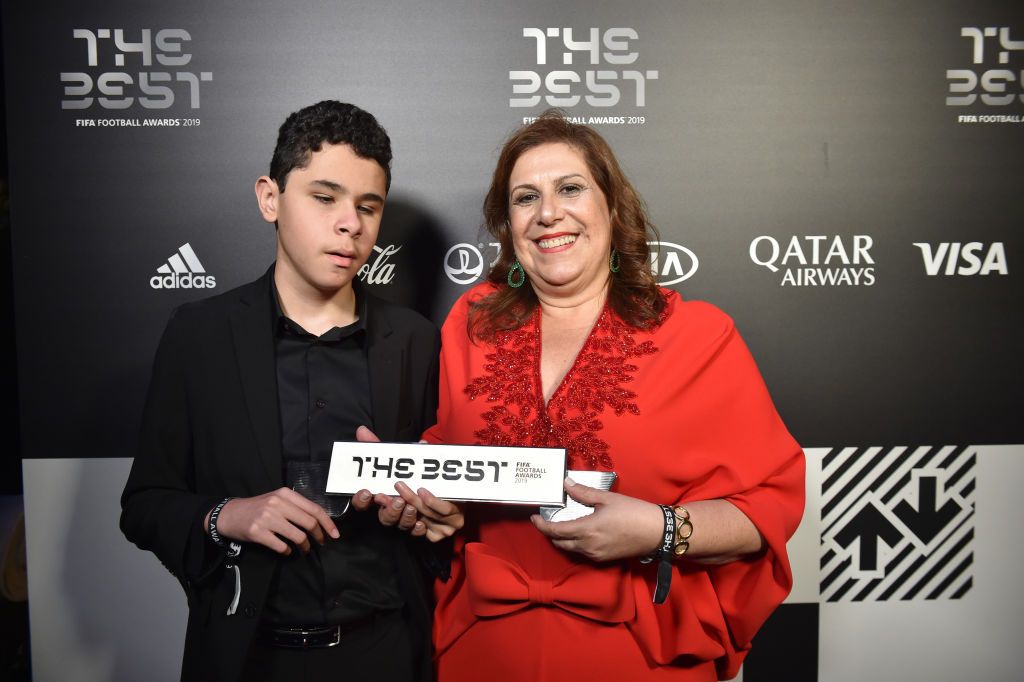 你是我的眼，带我领略足球的美妙