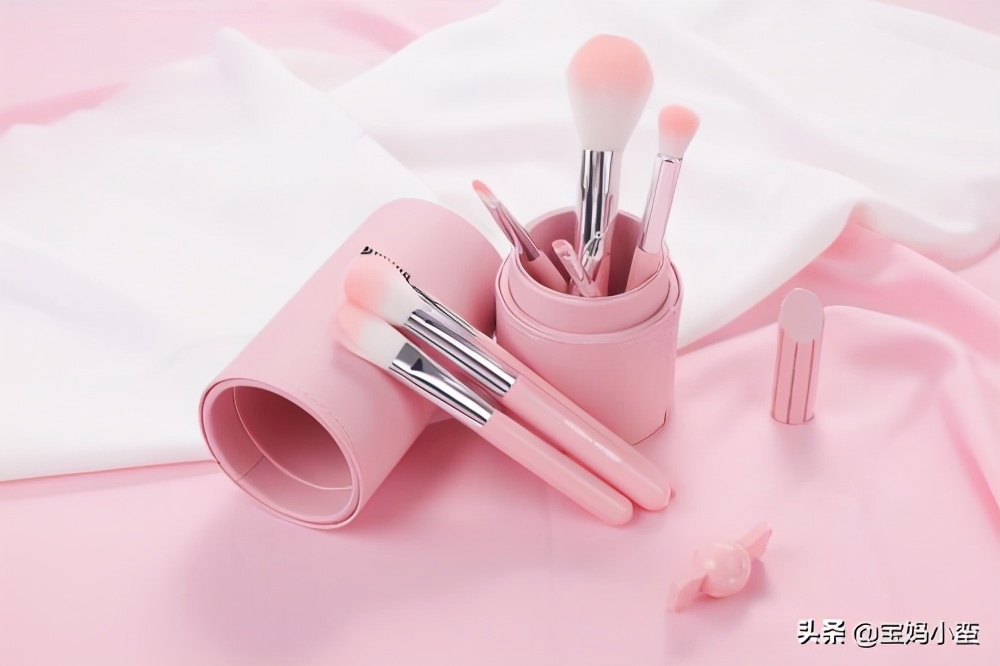 化妆品的正确使用顺序,化妆品的使用顺序和顺口溜