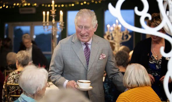 查尔斯欠债,查尔斯王子接济哈里