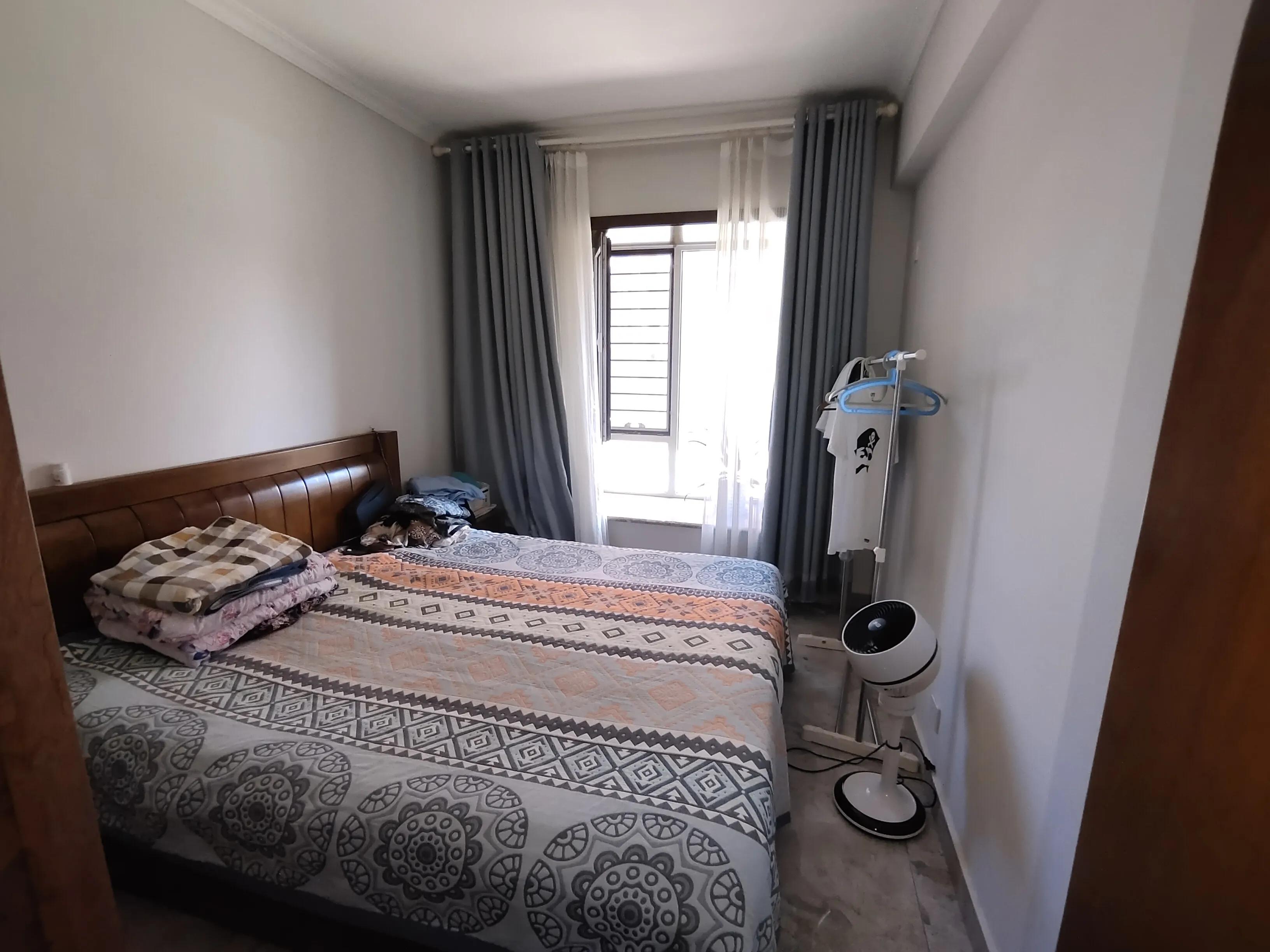 滨河区农大附小东门,农大附小和爱民街