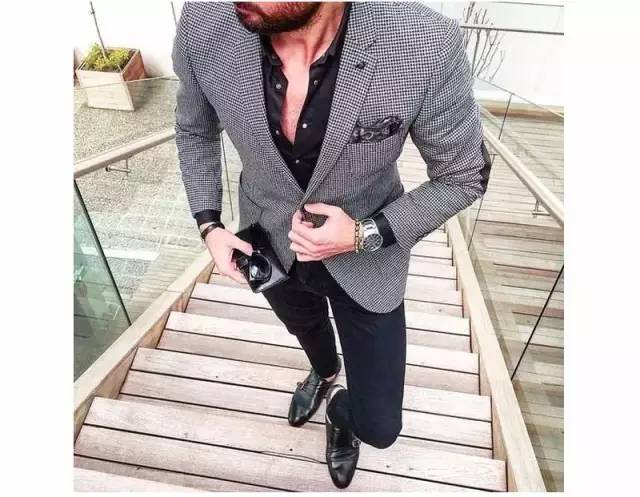 男人都需要一身合适的西装，怎样定制西装才能更加合身？