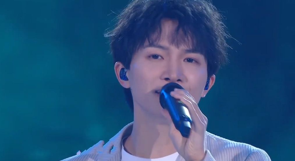 55盛典绝了,王心凌明道时隔16年合体,郎朗吉娜四手联弹燃爆全场