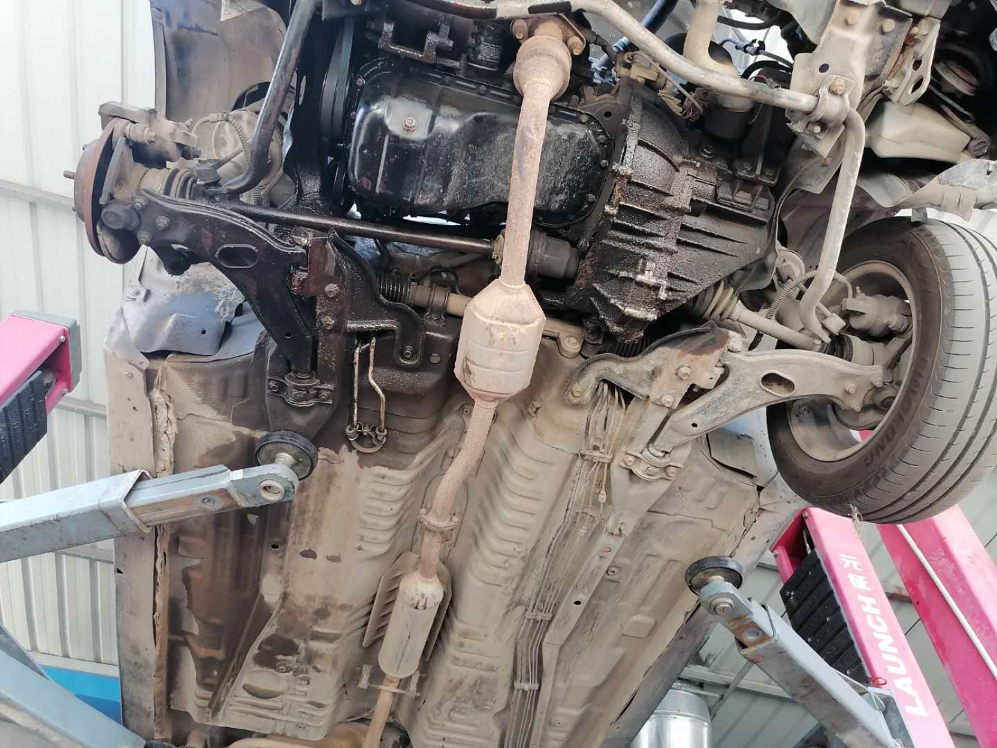 发动机漏油和烧机油大修多少钱,发动机漏油维修费用明细表