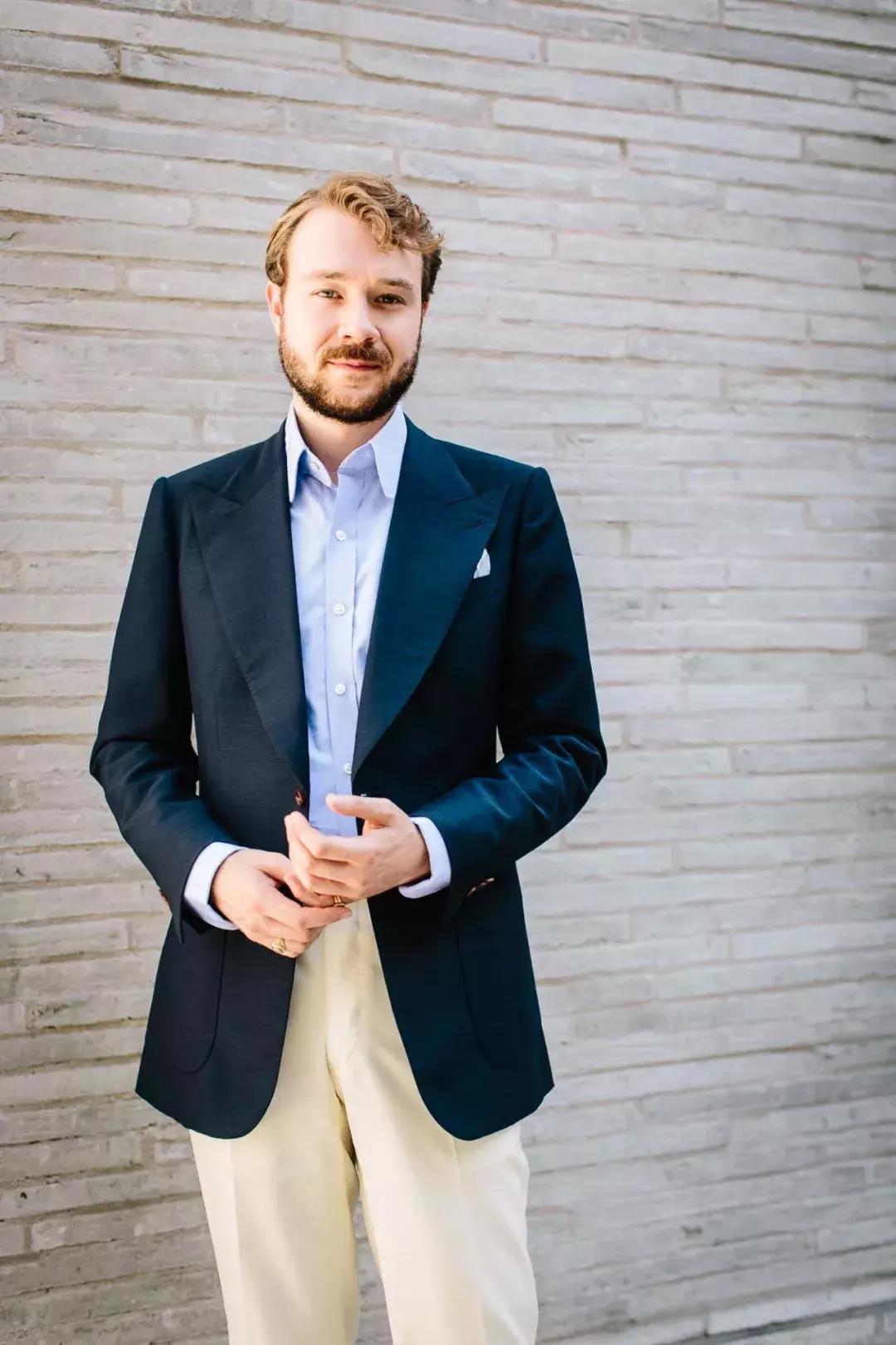 女生什么样的西装才算合身,女士西装肩宽怎样才算合身