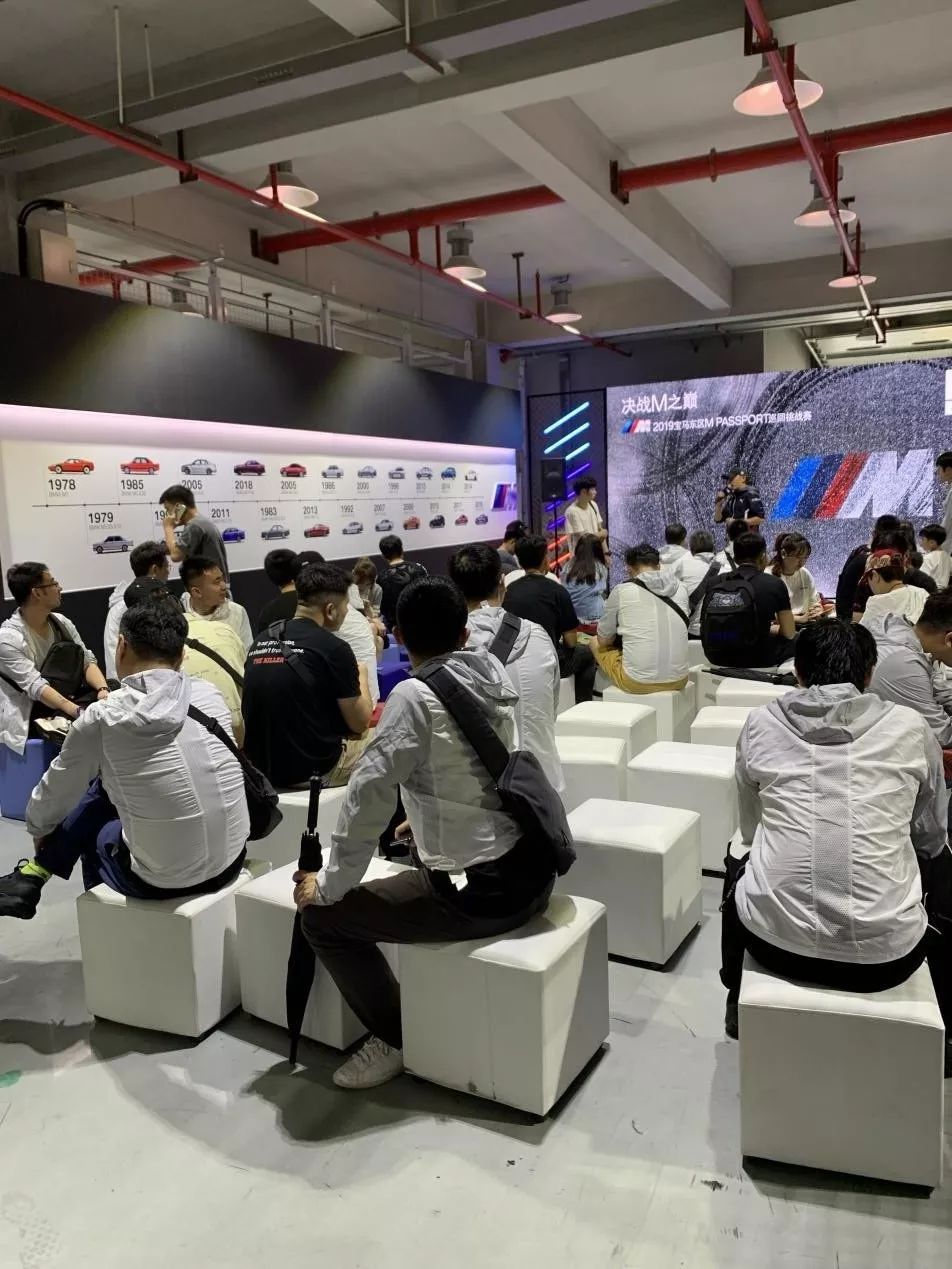 宝马的倒车影像真的好用,新款宝马倒车影像像素低