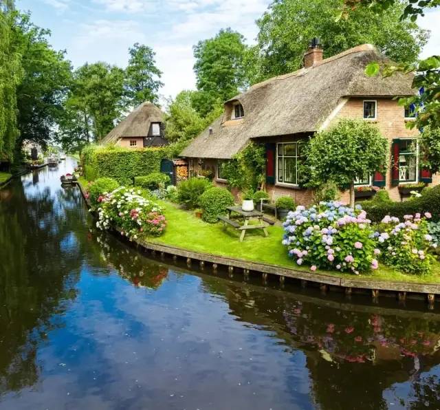 荷兰花海最值得一去的是哪里,荷兰最大花卉公园