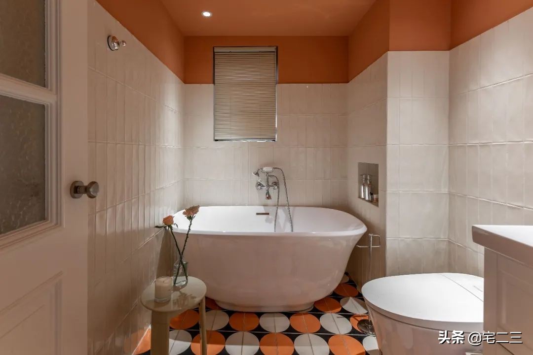 霓虹灯下，他们的“摇滚之家”