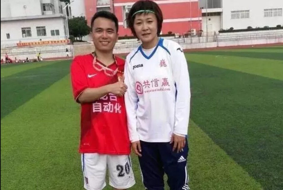 女足脱衣庆祝第一人,女足运动员脱衣庆祝