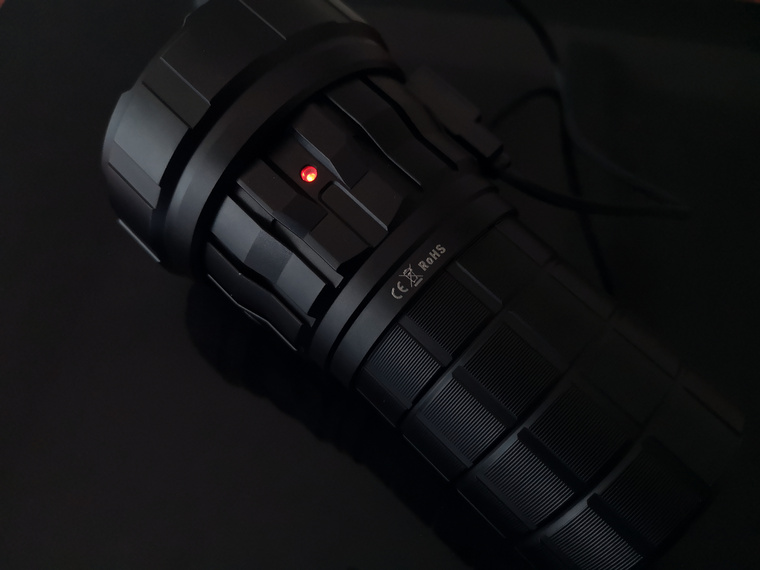 自从拍完这个手电之后，公园里人少了好多