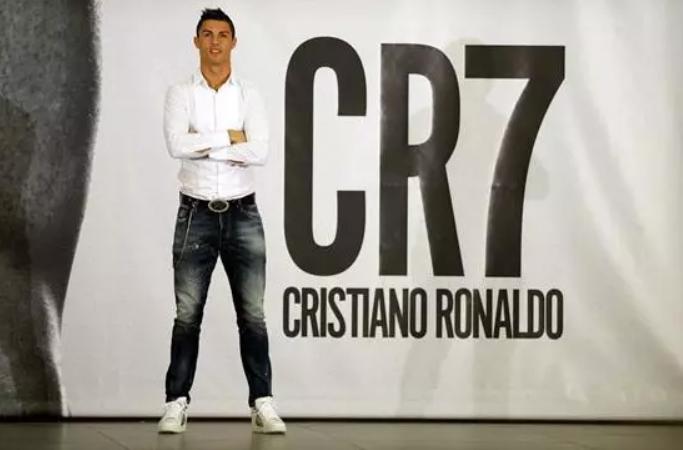 c罗成为首位收入破10亿美元球星,c罗的成长励志奋斗史