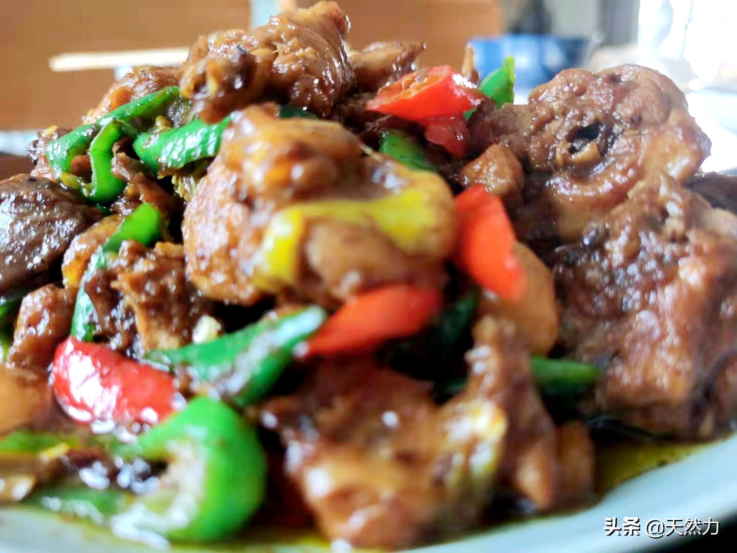 炒鸡怎么做不腥又好吃,炒鸡怎么做才能又香又嫩